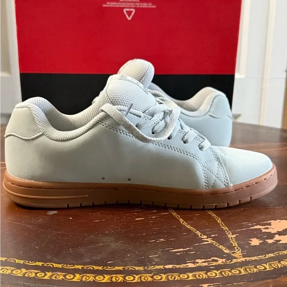 DC Shoes Light green with Khaki soles. Mens Skate shoes worn 1 time. - Picture 7 of 8